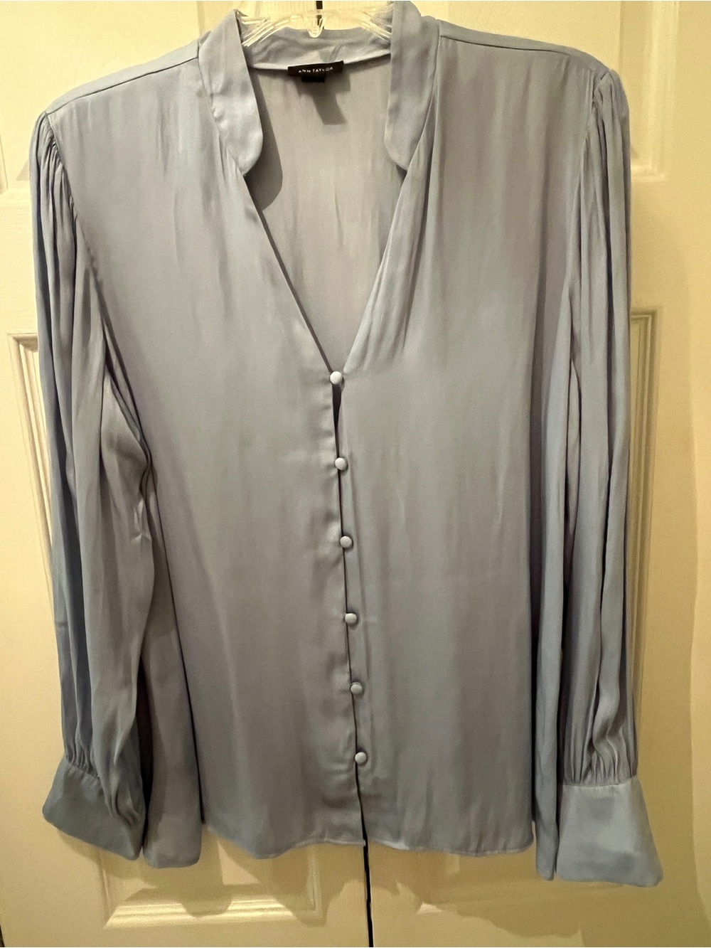 Ann Taylor V-Neck Popover in Placid Blue - Like New